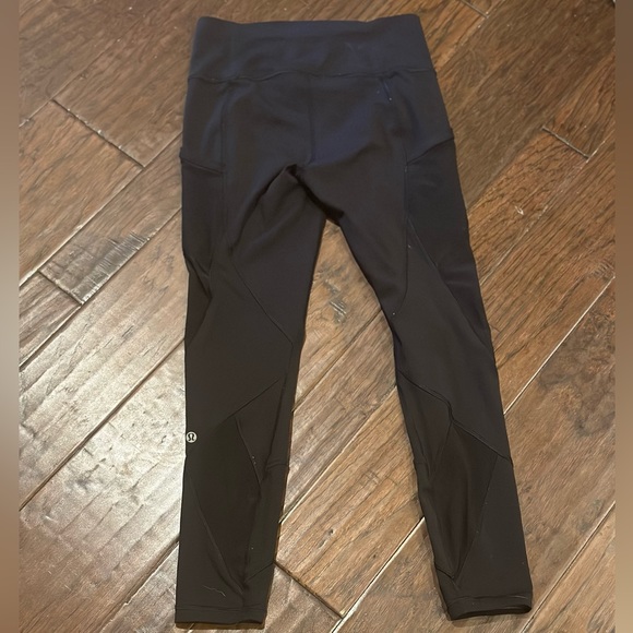 Lululemon Size 6 Black leggings with mesh cut out - Picture 3 of 3